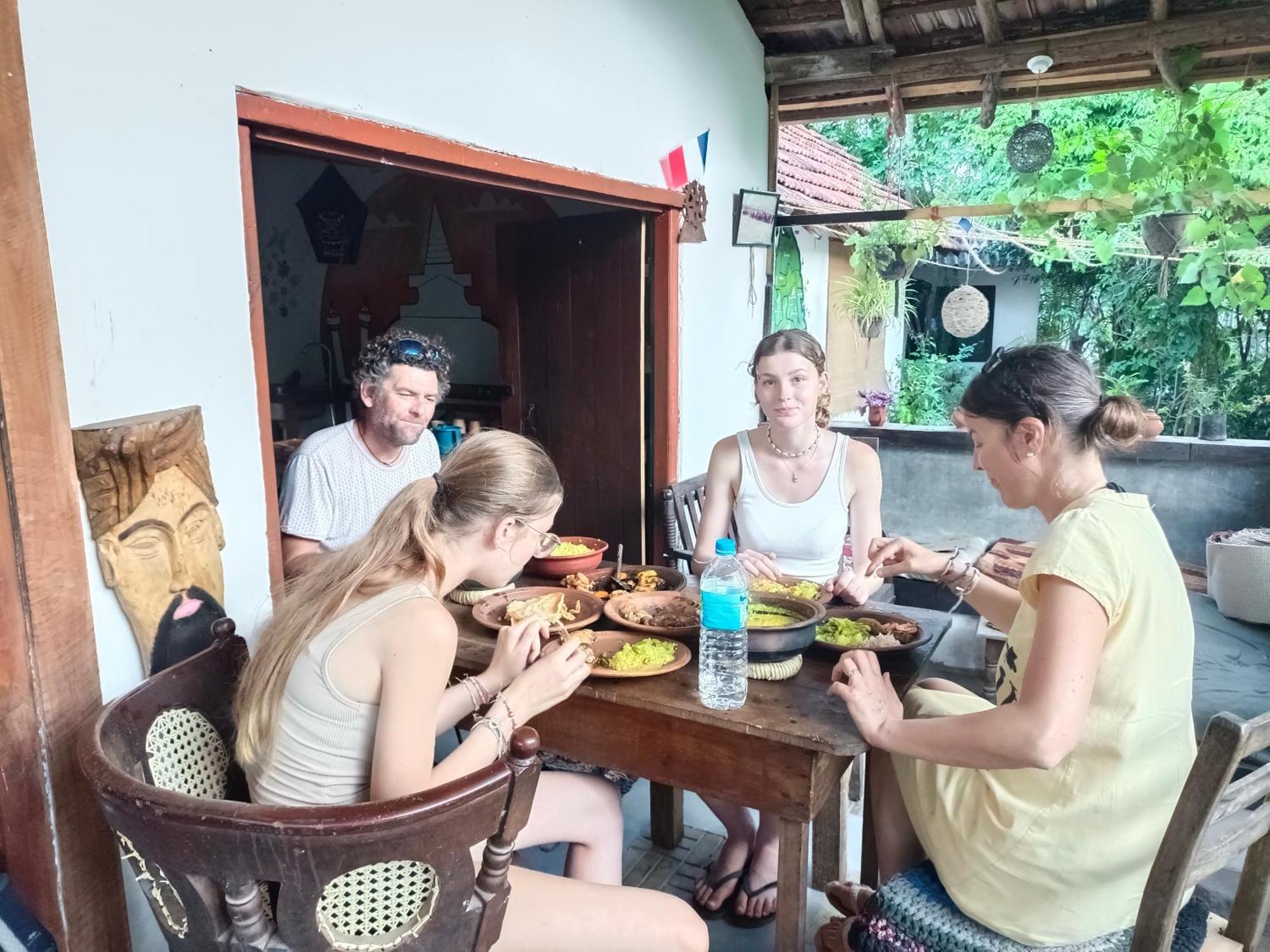 Mamisa Cafe, Home Stay 하바라나 외부 사진